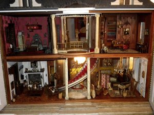 Side view of dollhouse 1